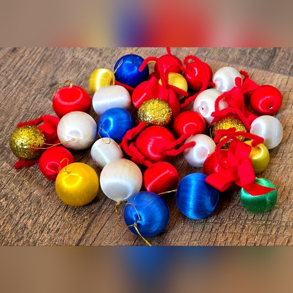 30 Vintage Miniature Satin Silk and Glitter Christmas Tree Ornaments Balls - Picture 2 of 3